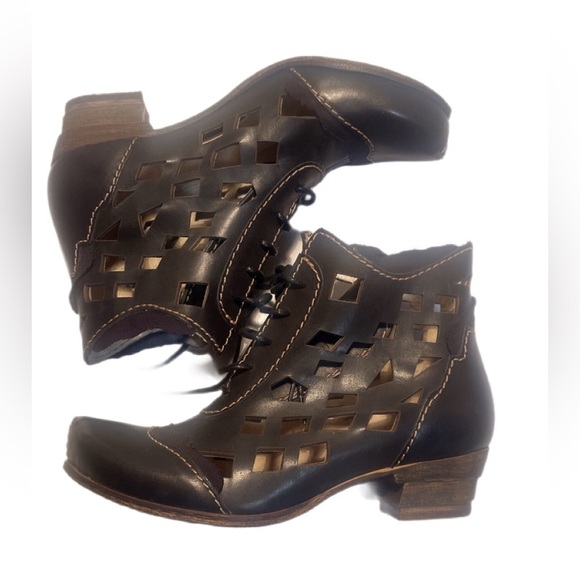 NWT Rovers Black Leather Steampunk Bohemian Trend Coachella Cutout ankle boot 37 - Picture 1 of 5